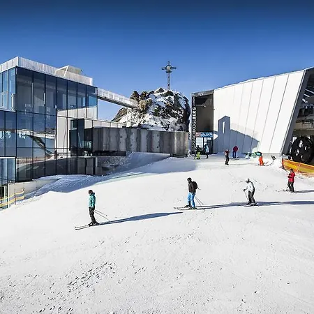 Haus Alpengluehn Πανσιόν 3*