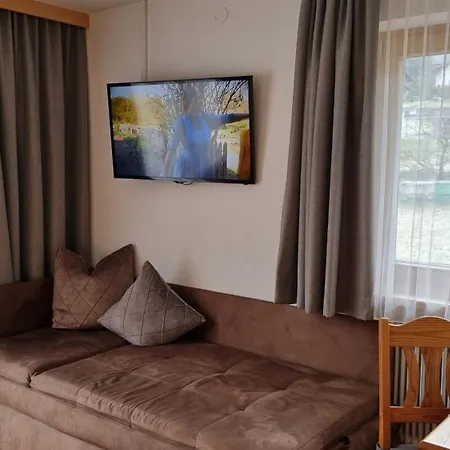 Haus Alpengluehn Guest house