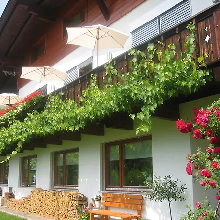 ゲストハウス Haus Alpengluehn ザウテンス