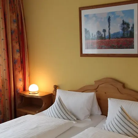 Pensionat Haus Alpengluehn 3*