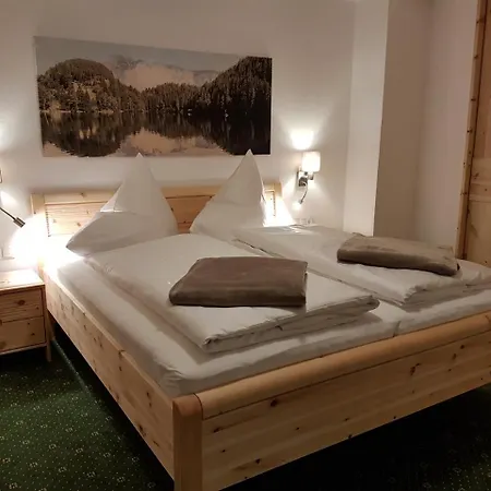 Haus Alpengluehn ゲストハウス ザウテンス