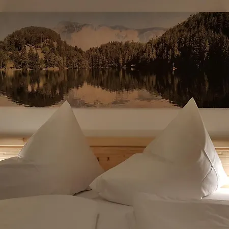 Haus Alpengluehn Guest house 3*