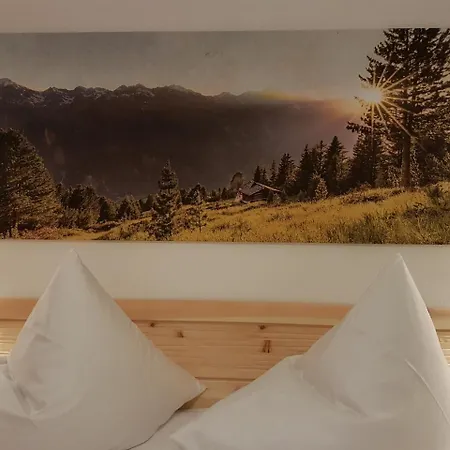 Haus Alpengluehn Guest house Sautens
