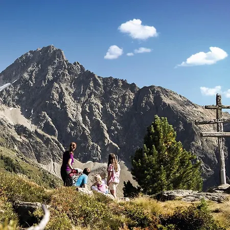 Haus Alpengluehn Konukevi Sautens