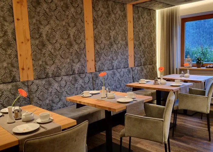 Haus Alpengluehn Penzion 3*